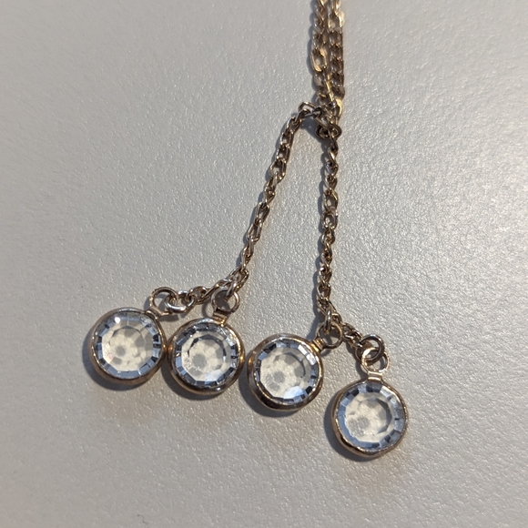 AVON 70s Vintage Gold Tone Necklace With Four Clear Rhinestones - Picture 3 of 4